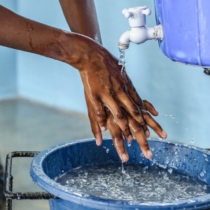 close_up_wash_hands-1400×788 close_up_wash_hands-1400x788